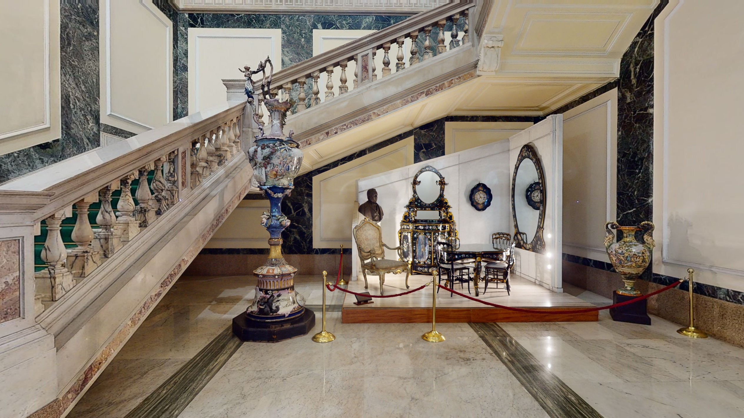 immagine-scalone-palazzo